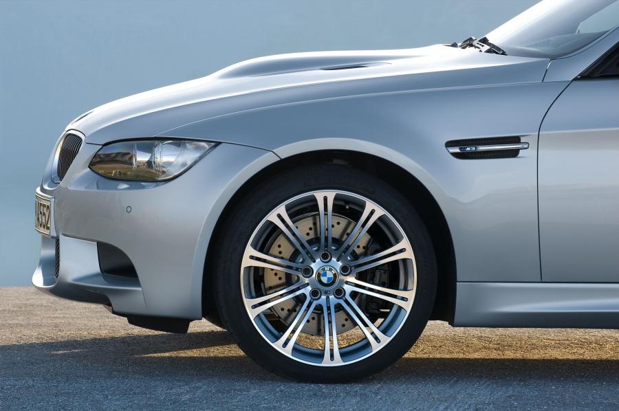  BMW M3 Sedan 2008 года  (фото 25 из 85)